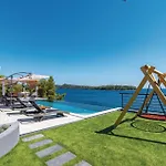 Holiday home Awesome In Karbuni With Sauna Prizba