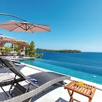 Holiday home Awesome In Karbuni With Sauna Prizba