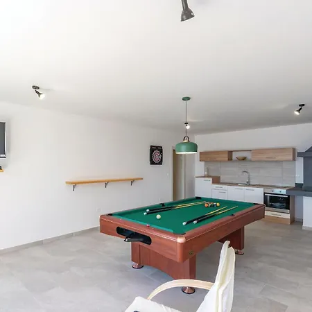 Vikendica Lovely In Karbuni With Sauna Prizba