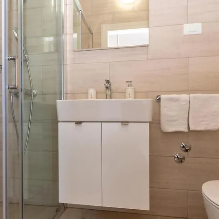 Awesome In Karbuni With Sauna * Potirna