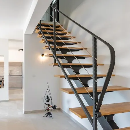 Awesome In Karbuni With Sauna Potirna