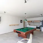Vikendica Awesome In Karbuni With Sauna Prizba