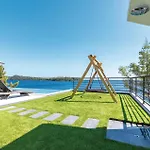 Lovely In Karbuni With Sauna Prizba