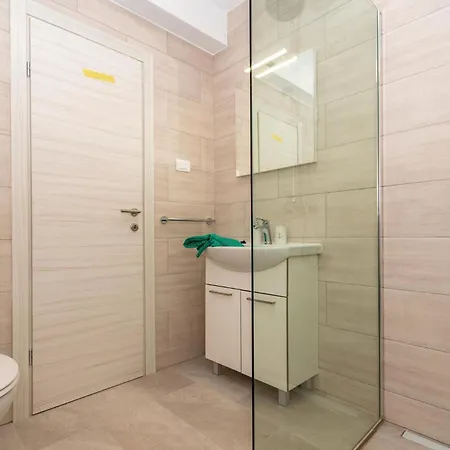 Casa de Férias Awesome In Karbuni With Sauna Potirna