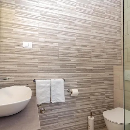 Awesome In Karbuni With Sauna *