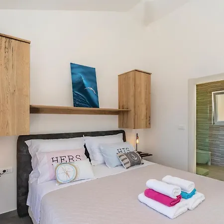 Awesome In Karbuni With Sauna Potirna