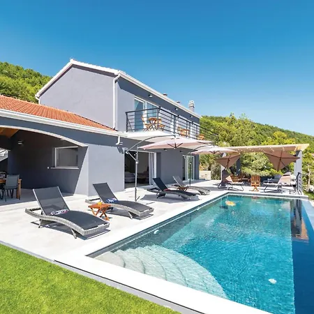 Awesome In Karbuni With Sauna * Potirna